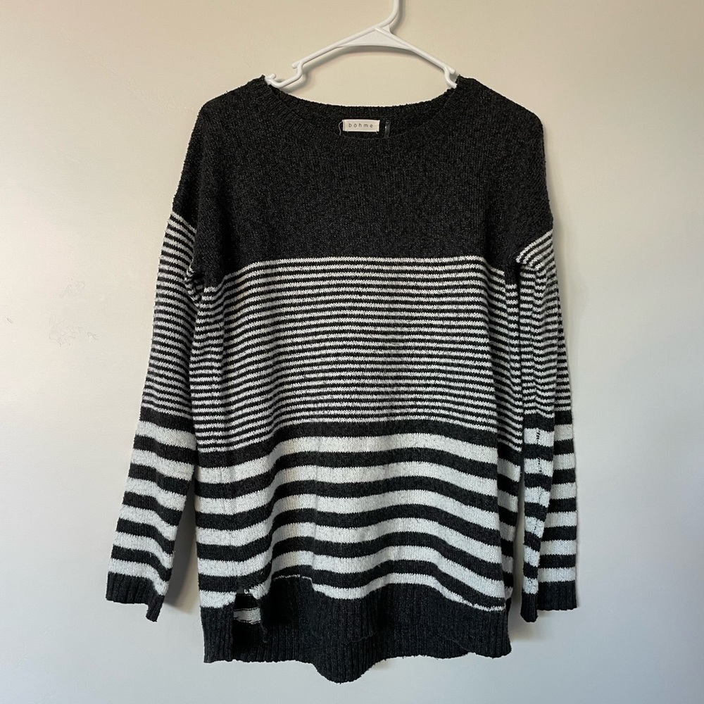 B&W STRIPE SWEATER